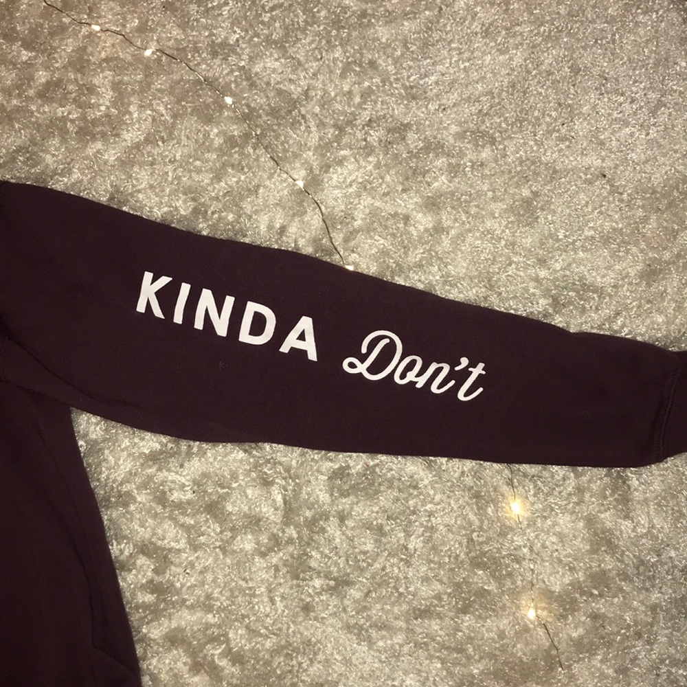 Maroon sweater - Picture 4 of 4